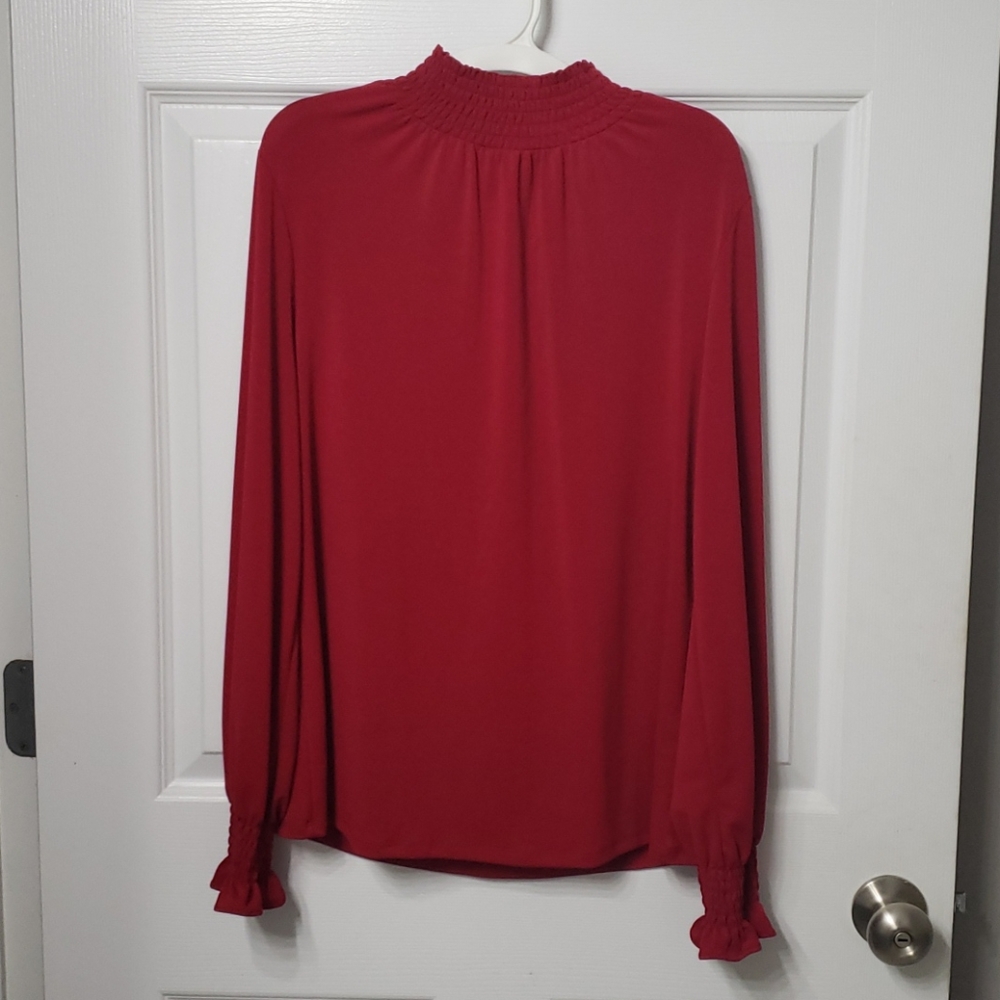 Pretty Blouse NWT sz M